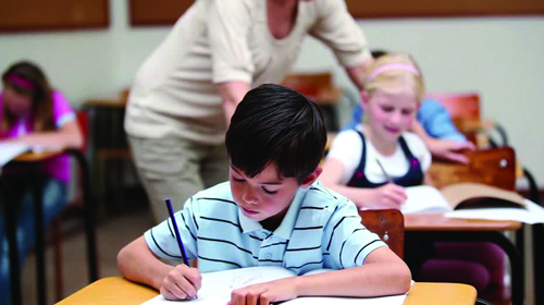 En milieu scolaire, il faut une pratique systématique et organisée de l'oral