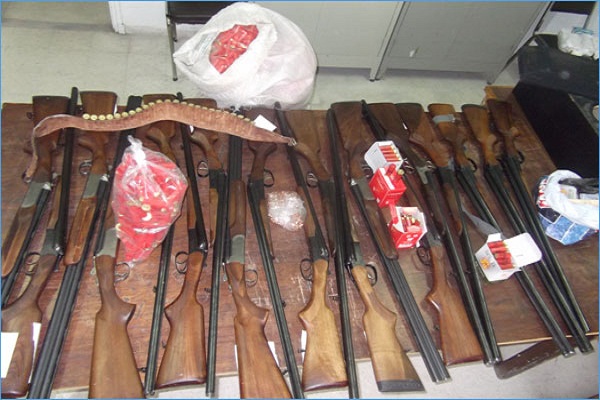 توقيف ثلاثة مجرمين بحوزتهم 15 بندقية ببسكرة