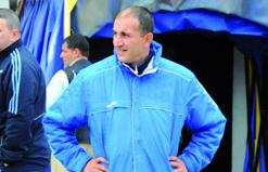 البليدة تسير بخطى ثابتة نحو الهاوية               عمروش مهدد بالإقالة من العارضة الفنية