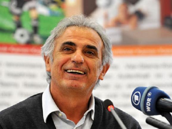 مدرب الجزائر يتطلع إلى فك عقدة الخسارة خارج الديار