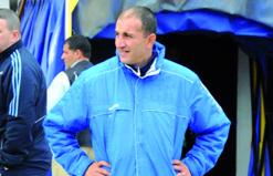 البليدة تسير بخطى ثابتة نحو الهاوية               عمروش مهدد بالإقالة من العارضة الفنية