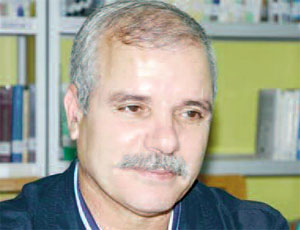 الناقد المسرحي مخلوف بوكروح لـ