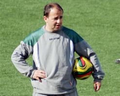 بات أقرب للرحيل من تجديد عقده مع الفريق               عائلة شبيبة بجاية تطالب بعودة زهير طياب ورجرارج ورحيل مدان