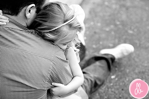 أن تفقد أحد والديك..معناه أن الحزن قد قام بسرقة ثلاثة أرباع روحك.....أن تفقد ( أباك ) معناه أنك تخسر الجدار الذي تستند إ