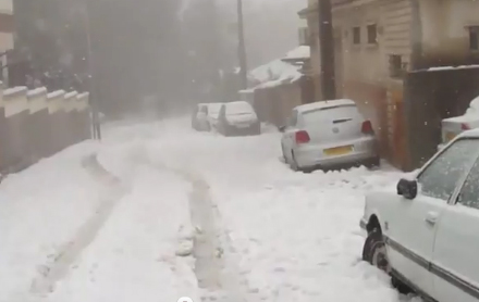 Chutes de neige dans le Nord de l'Algérie, y compris sur la capitale Alger