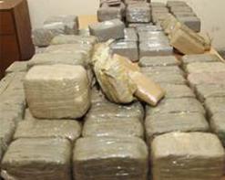 أحدهم قاصر من قسنطينة               إيقاف 4 مروّجي مخدرات في 3 قضايا منفصلة