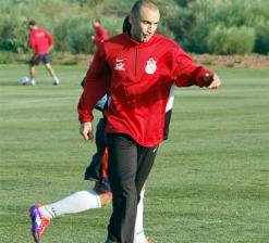 سعدي يضع الرتوشات الأخيرة لمواجهة سطيف               عودة زازو تريح الطاقم الفني وتطمئن الأنصار