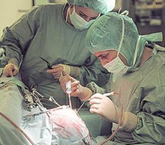 نجاح عملية جراحية لزرع قوقعة الأذن الالكترونية بمستشفى البليدة