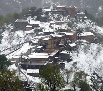 Alors que plusieurs familles dont les habitations menacent de s'effondrer sont évacuées: Des villages toujours isolées et la pénurie de gaz butane s'accentue à Béjaïa