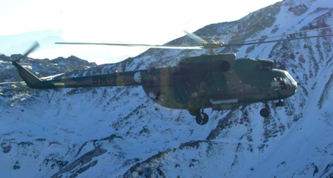 مروحيات عسكرية تنقل المؤن للمواطنين المحاصرين بميلة