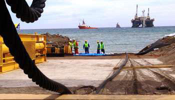 الجزائر تعترف بوجود ضغوط متزايدة لإعادة النظر في عقود تصدير الغاز الطويلة