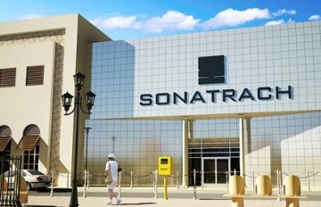 الجزائر تعتزم رفع قدرات تكرير النفط والغاز