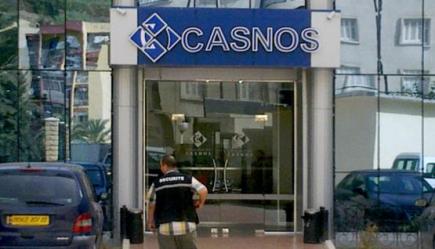 منخرطو كاسنوس بتيزي وزو يحتجون ويغلقون المقر