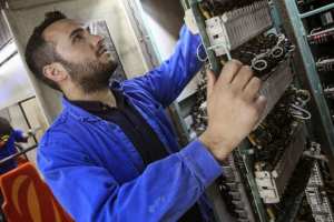 Les armoires électriques et coffres équipés confiés à une joint-venture