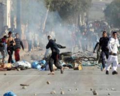 المحتجون جرحوا أنفسهم بالسيوف وأغلقوا مقر البلدية               مشادات بين عناصر الدرك وسكان الأكواخ الفوضوية ببرحال بعنابة