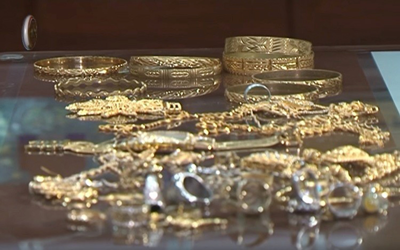 مجوهراتي يقبض على فتاة سرقت مصوغات من داخل محله في الطارف