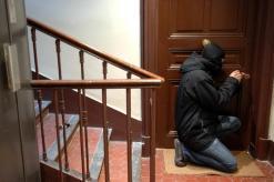 سطيف               إيداع عصابة الحبس بتهمة السطو على المنازل