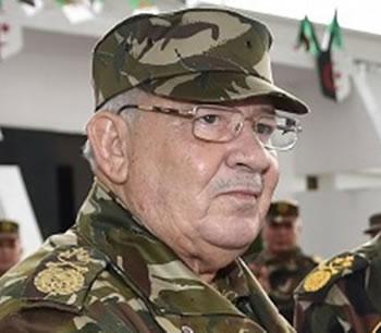 Ahmed Gaïd Salah inspecte le dispositif aux frontières