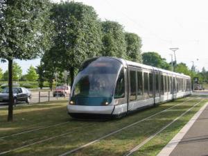 Oran - Commerce: Une vitrine pour le tramway