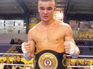 Salim Larbi, challenger pour le titre mondial