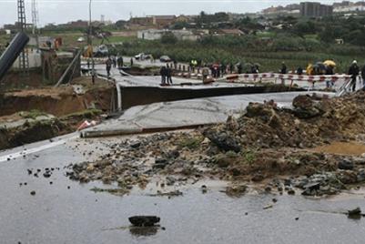 الجزائر تستعين بالخبرة الأجنبية لمواجهة الانهيارات الأرضية