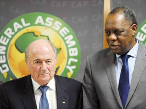 Blatter et Hayatou le 30 avril à Alger