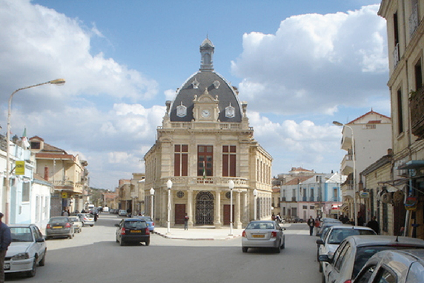 اختفاء تلميذة يدفع السكان إلى الإحتجاج بسوق أهراس