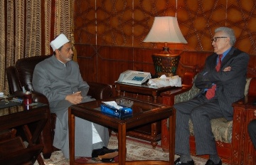 شيخ الازهر يلتقى وزير خارجية الجزائر