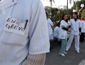 قرروا الشروع في إضراب ابتداء من اليوم.. الأخصائيون ينصحون ولد عباس بالبقاء في البيت وترك الوزارة