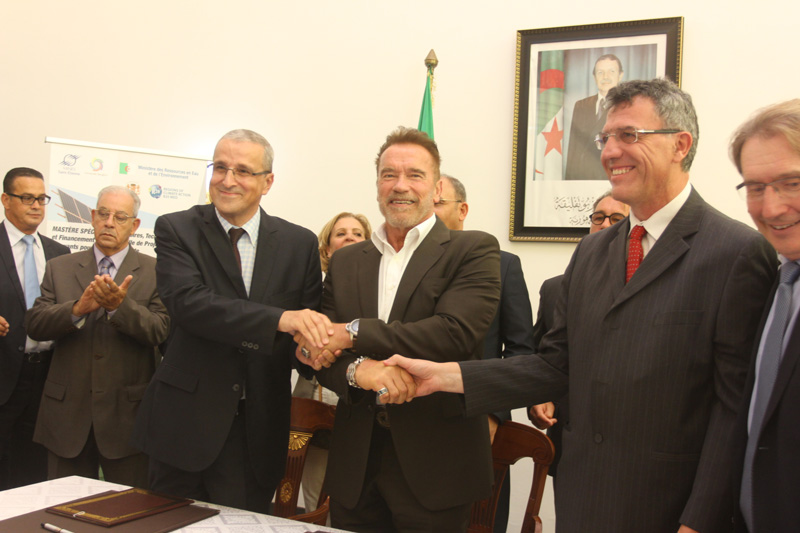 أرنولد شوارزنيغر رئيس (أر 20) يقف على مشاريع تطوير المحيط بوهران ويصرح