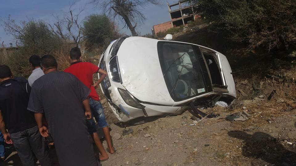 إصابة 7 أشخاص في حادث انحراف سيارة بكناندة بغليزان