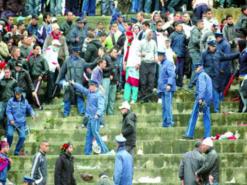 مقابلة مجنونة بين شباب قسنطينة واتحاد العاصمة               جرحى وإصابات بعد نهاية اللقاء وبنوزة في قفص الاتهام