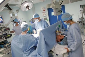 توقيف 46 مدير مؤسسة استشفائية في الجزائر