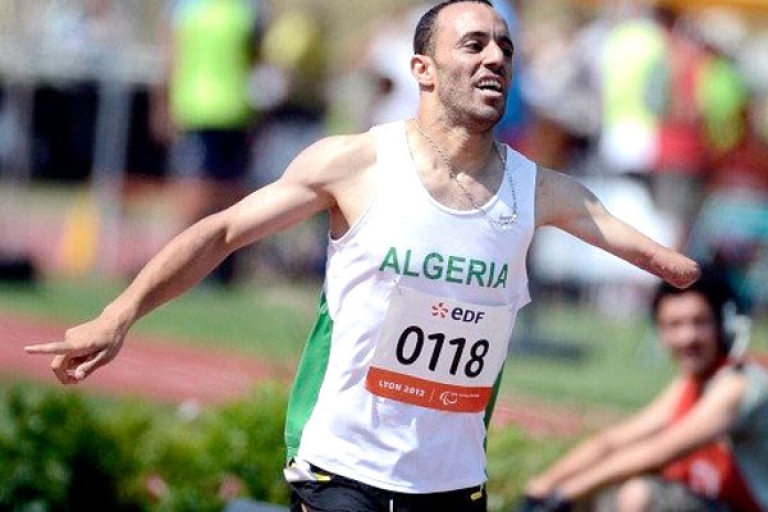 بسكرة تكرم العداء سمير نويوة المتوّج بذهبية 1500 متر