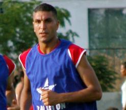 مدافع جمعية الشلف سمير زاوي               ”حظوظنا  في البطولة انتهت ولا مجال للحاق بالوفاق”