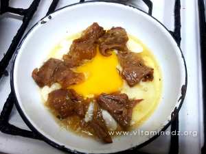 Khli3 bel Béd (Viande asséchée avec un oeuf)