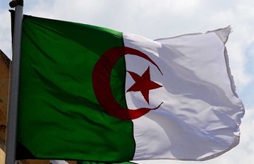 الجزائر تعتزم شراء 15 مقاتلة حربية روسية