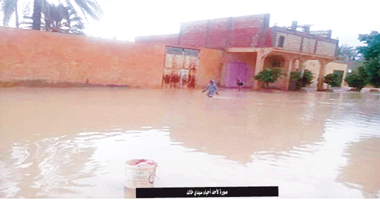 مياه الأمطار توقف الدراسة و تغرق أحياء ببسكرة