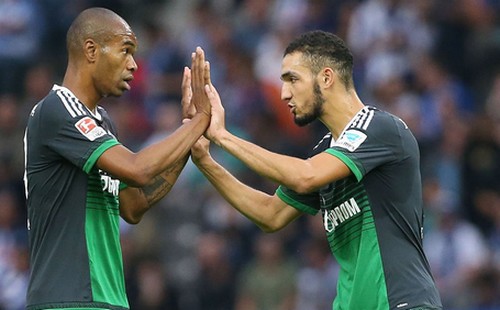 المدير الرياضي لشالك ينتقد بن طالب ويطالبه بوضع أرجله على الأرض