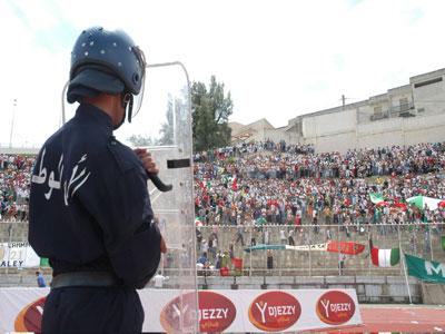 Algérie - Violence dans les stades: Pourquoi? Il y a dans les stades de foot, des tribunes qui font honte