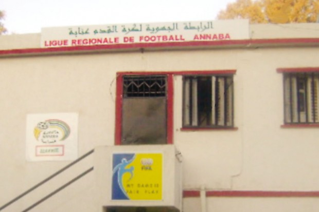La Ligue régionale de Annaba repêche deux clubs en douce