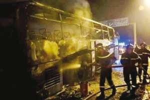 Un bus de voyageurs prend feu à Lakhdaria