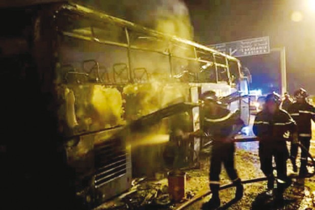 Un bus de voyageurs prend feu à Lakhdaria
