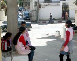 الخالدي يطلب وقف الإضراب ويدعو لتأجيله إلى ما بعد صدور القانون الخاص               الأساتذة يشلون 90 بالمائة من الثانويات رغم توسلات بن بوزيد