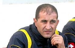 عمروش لن يلتحق بشبيبة القبائل ملاسنات بين كعروف والعرفي