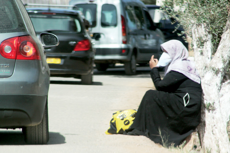 الأيادي السفليات , ديكور شوارع و أزقة وهران اليومي