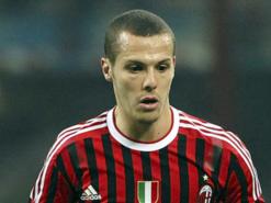 مصباح ضمن قائمة ميلان لمواجهة جنوة اليوم