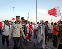 قوات الأمن البحرينية تطلق الرصاص الانشطاري على المتظاهرين               دول الخليج تواجه ”الربيع العربي”  في ديارها بالقمع والعنف