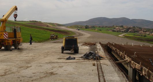 Algérie : Lancement de 5 000 km de routes et autoroutes en 2012