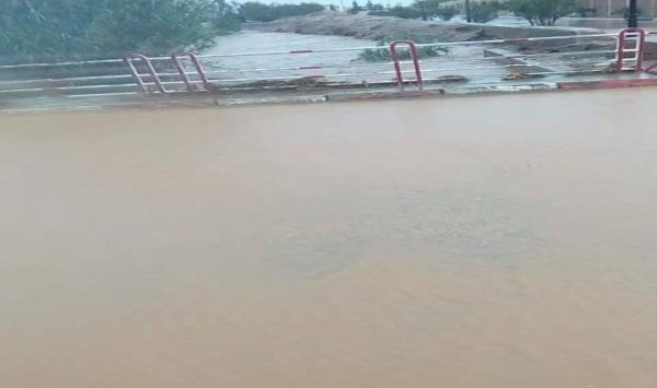 إجلاء 66 شخصا حاصرتهم مياه الأمطار بمناطق متفرقة بولاية الأغواط